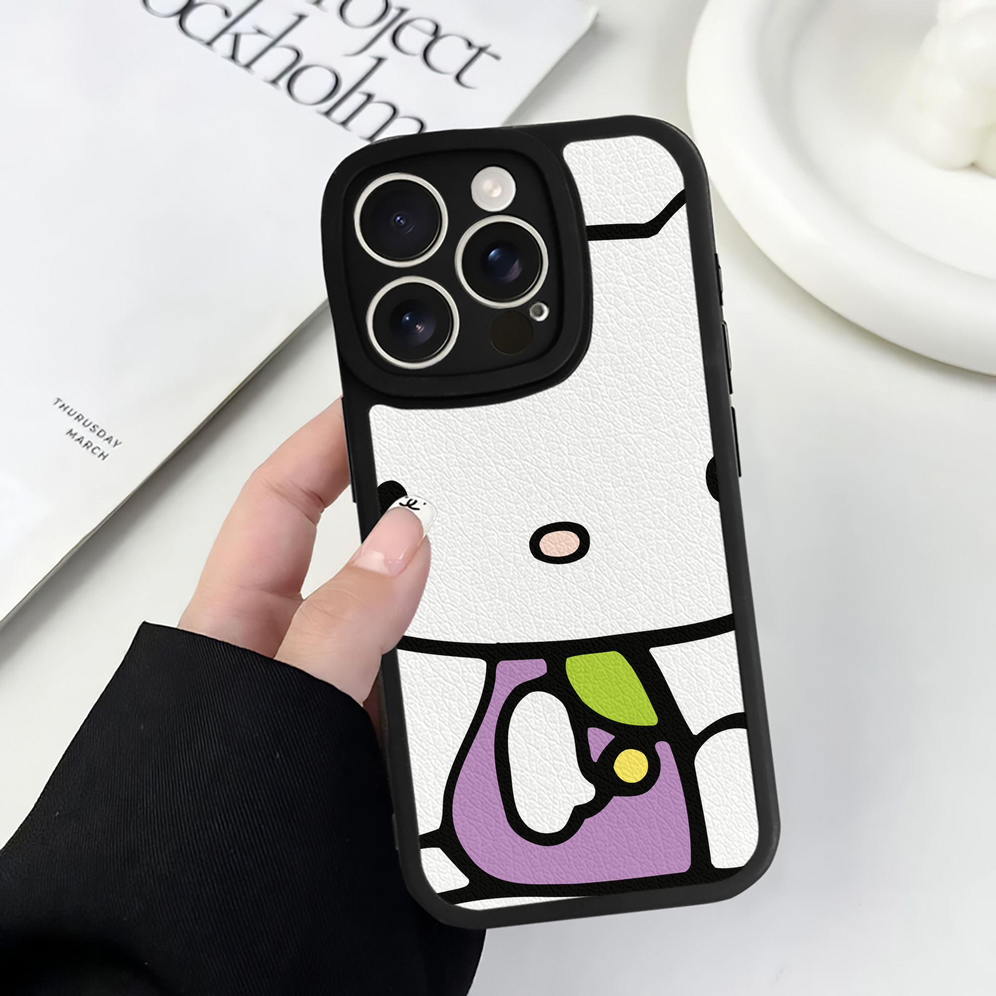 （画像用） Hello Kitty ハローキティ 【iPhone 16シリーズ対応】シリコンスマホケース（レザー調） 材質：シリコン
